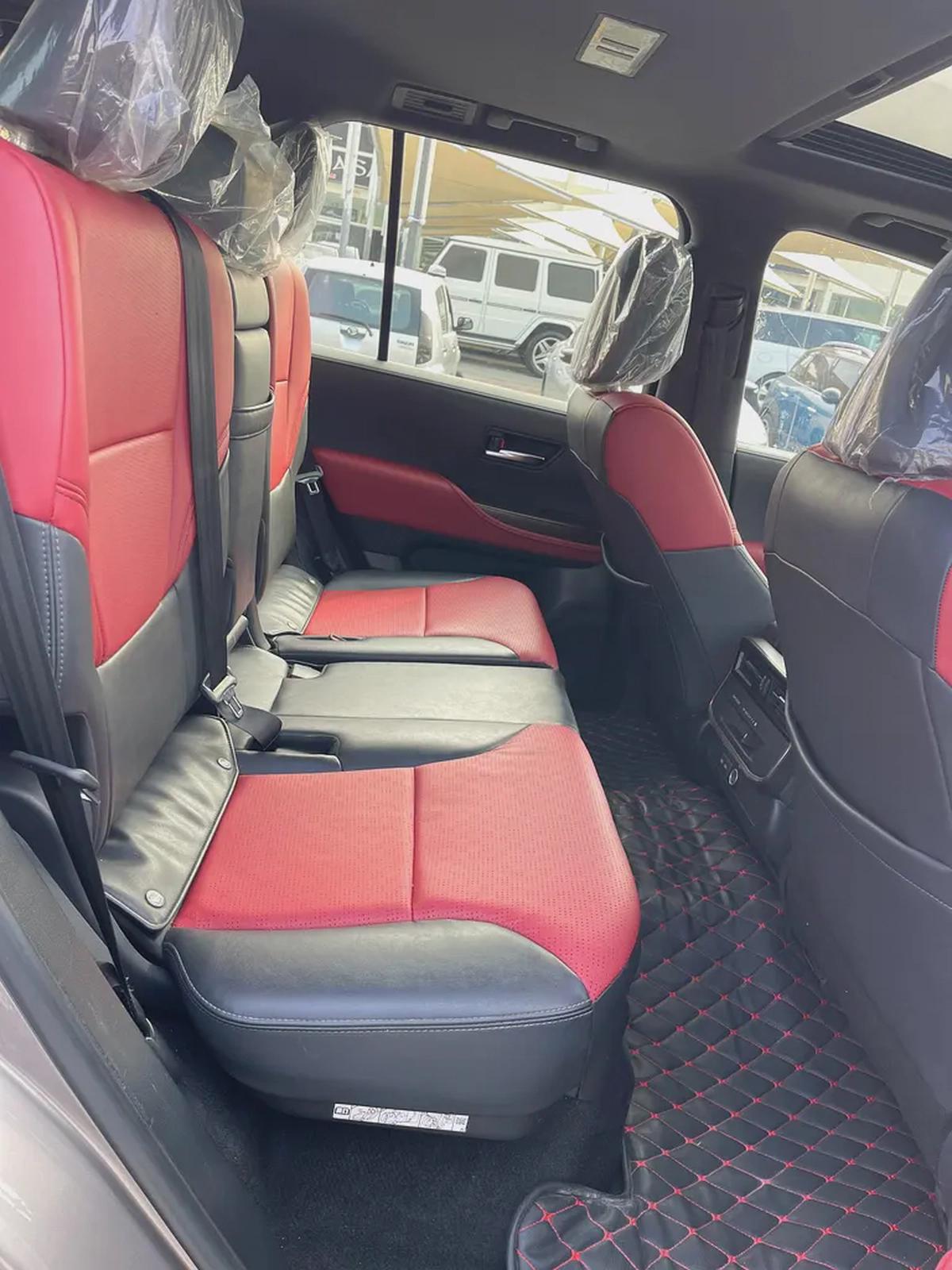 Toyota Land Cruiser GXR 2022 - GCC Specs - Pristine Condition-15-15