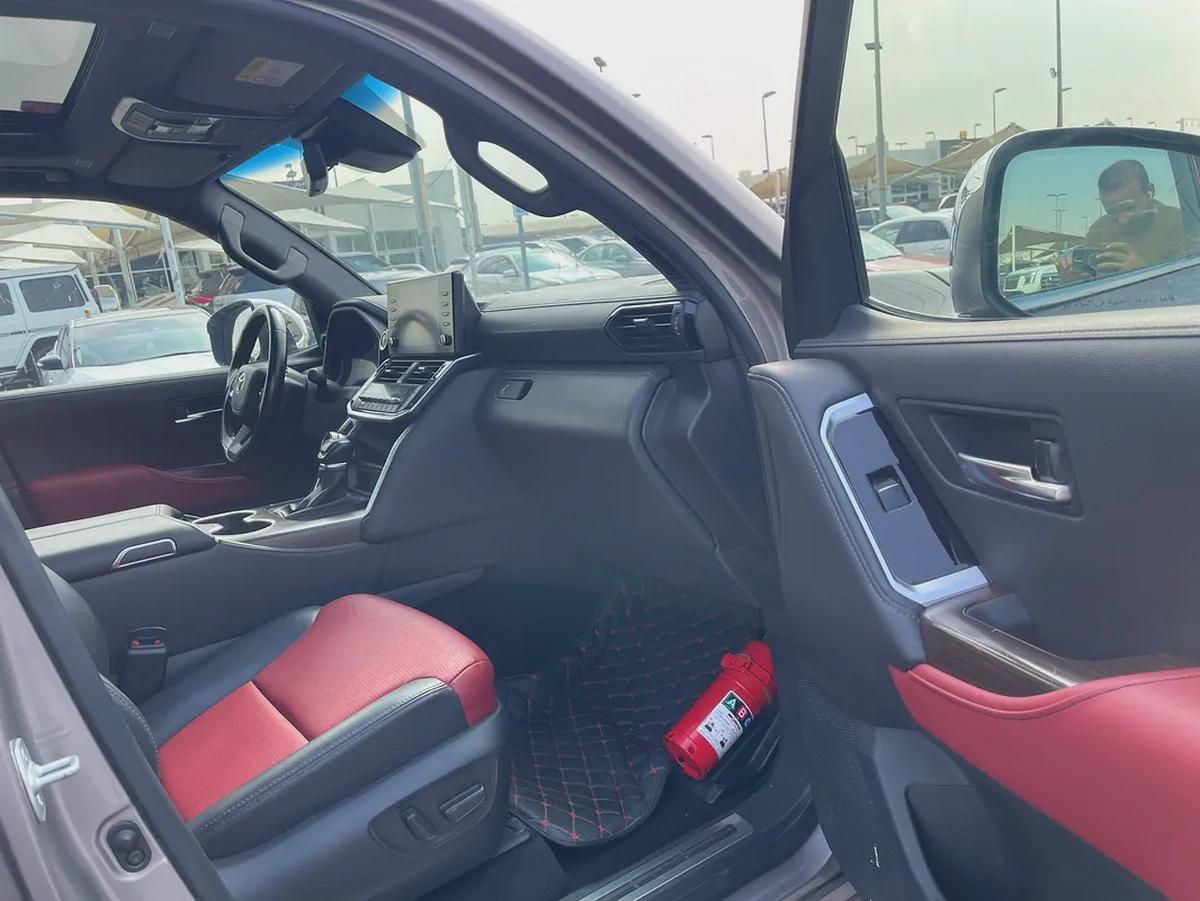 Toyota Land Cruiser GXR 2022 - GCC Specs - Pristine Condition-17-17