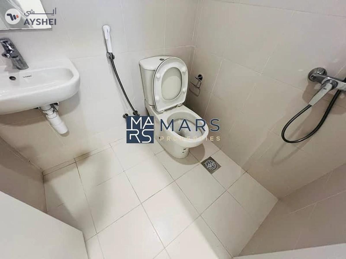 Spacious, Luxury 4 Bedroom Corner Villa, Near Park with Study Room/Majlis, Available For Rent-21-21