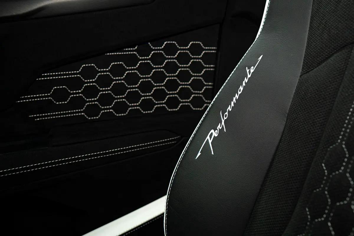 URUS PERFORMANTE | TWO TONE INTERIOR ALCANTARA SEATS | CARBON INT/EXT | MASSAGE SEAT-8-8