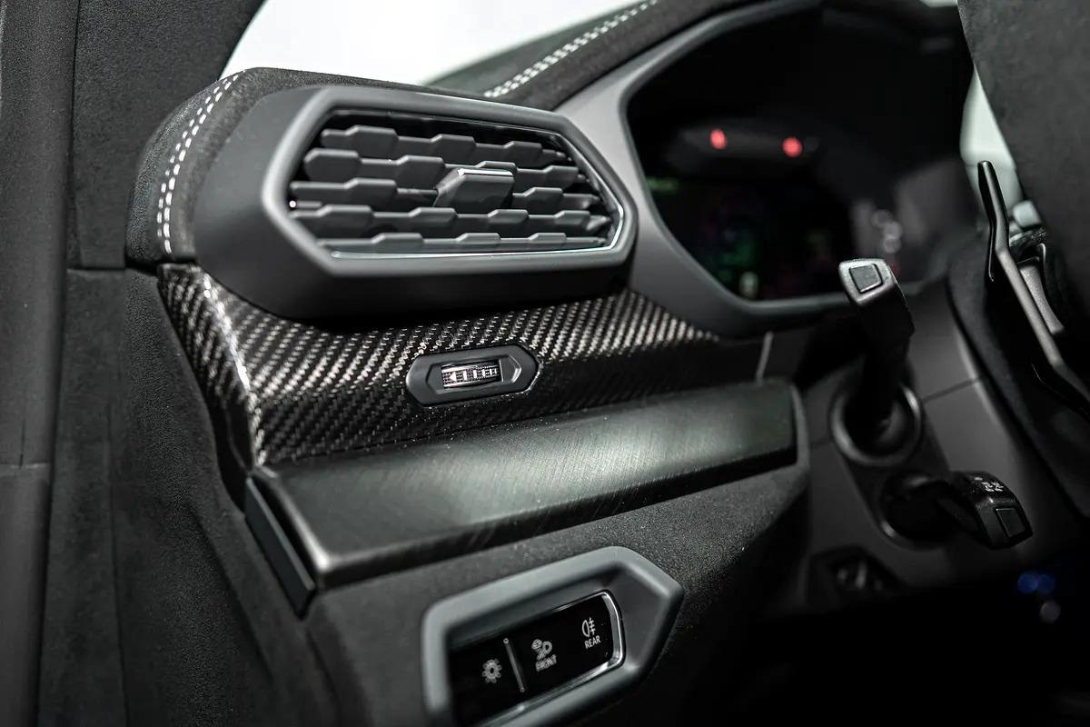 URUS PERFORMANTE | TWO TONE INTERIOR ALCANTARA SEATS | CARBON INT/EXT | MASSAGE SEAT-9-9