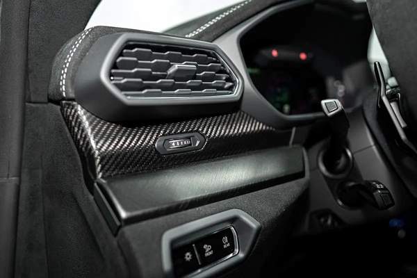 URUS PERFORMANTE | TWO TONE INTERIOR ALCANTARA SEATS | CARBON INT/EXT | MASSAGE SEAT