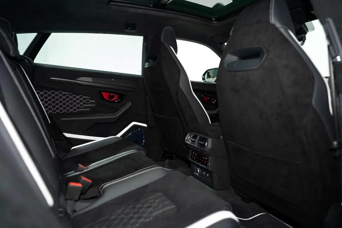 URUS PERFORMANTE | TWO TONE INTERIOR ALCANTARA SEATS | CARBON INT/EXT | MASSAGE SEAT-17-17