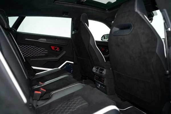 URUS PERFORMANTE | TWO TONE INTERIOR ALCANTARA SEATS | CARBON INT/EXT | MASSAGE SEAT