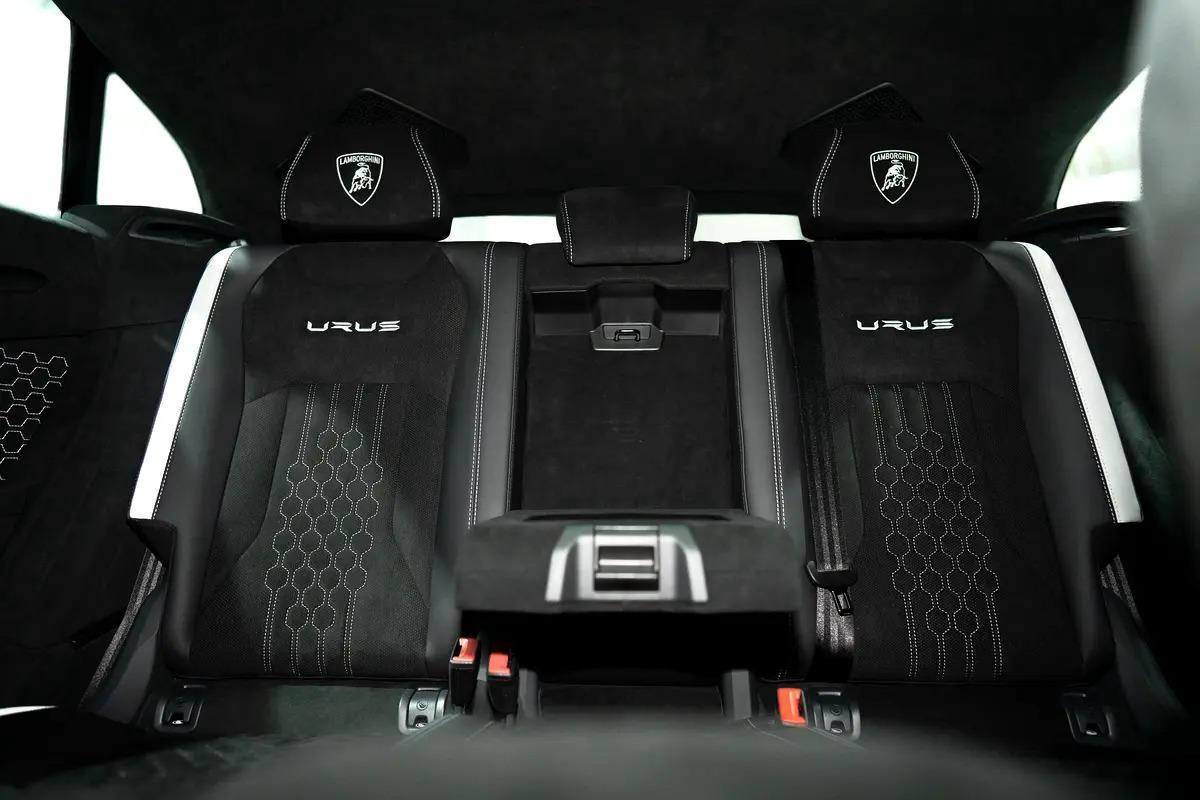 URUS PERFORMANTE | TWO TONE INTERIOR ALCANTARA SEATS | CARBON INT/EXT | MASSAGE SEAT-16-16