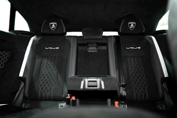 URUS PERFORMANTE | TWO TONE INTERIOR ALCANTARA SEATS | CARBON INT/EXT | MASSAGE SEAT