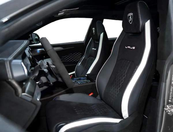 URUS PERFORMANTE | TWO TONE INTERIOR ALCANTARA SEATS | CARBON INT/EXT | MASSAGE SEAT
