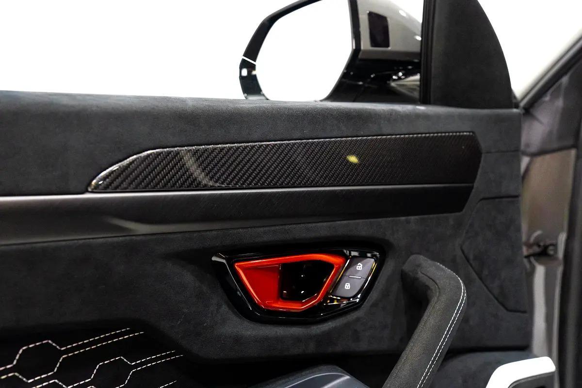 URUS PERFORMANTE | TWO TONE INTERIOR ALCANTARA SEATS | CARBON INT/EXT | MASSAGE SEAT-4-4