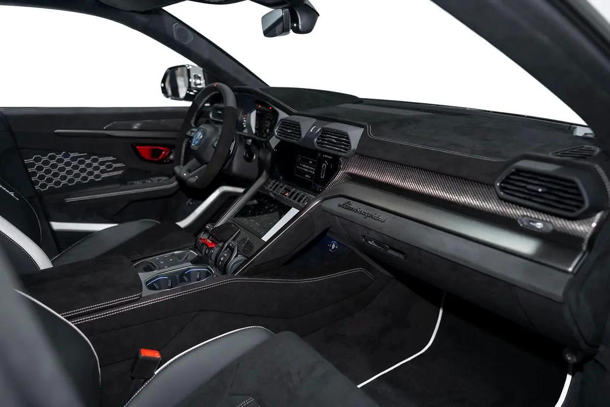 URUS PERFORMANTE | TWO TONE INTERIOR ALCANTARA SEATS | CARBON INT/EXT | MASSAGE SEAT-11-11