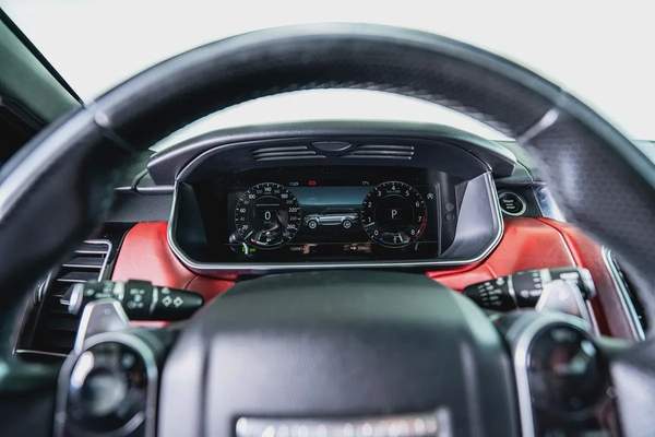 Range Rover Sport V8 Dynamic-GCC-22 Inch Rims-Black Contracting Roof-Red Interior