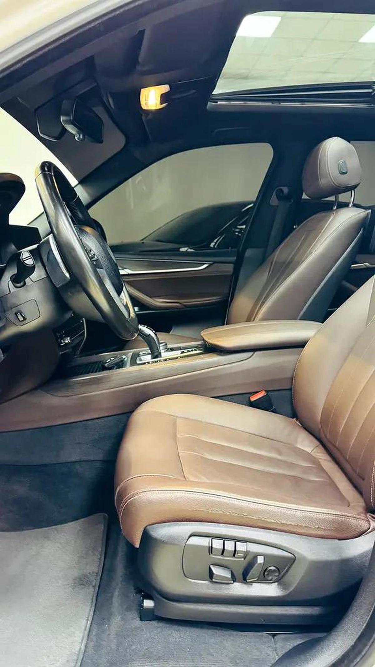 BMW X5 xDrive35i Luxury-Line 2017 GCC Specs - Perfect Condition!-4-4