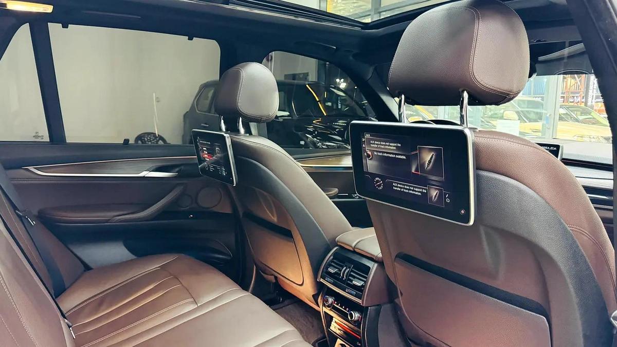 BMW X5 xDrive35i Luxury-Line 2017 GCC Specs - Perfect Condition!-7-7