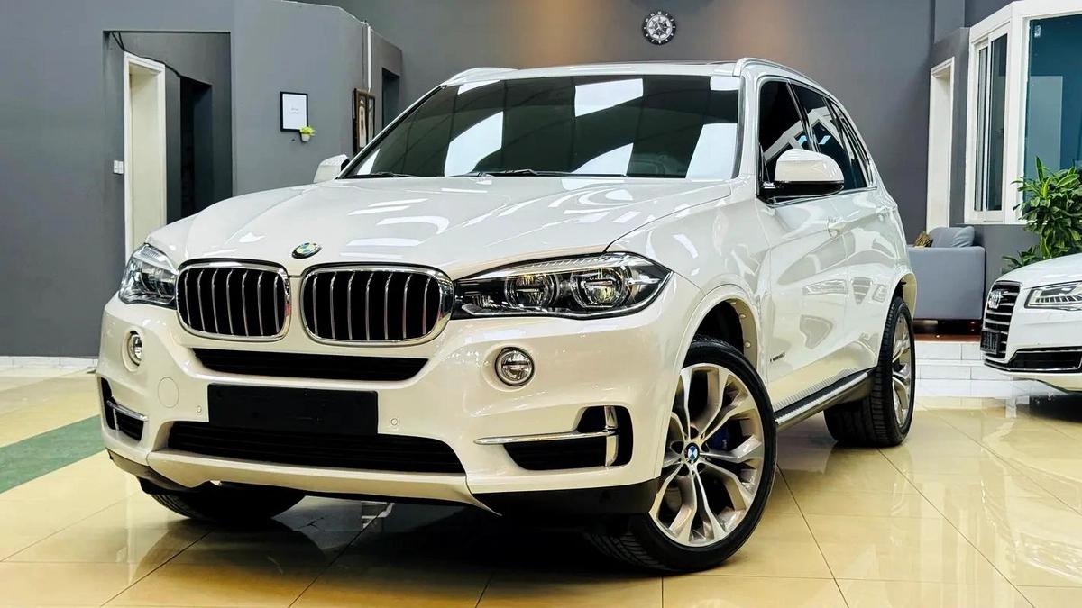 BMW X5 xDrive35i Luxury-Line 2017 GCC Specs - Perfect Condition!-0-0