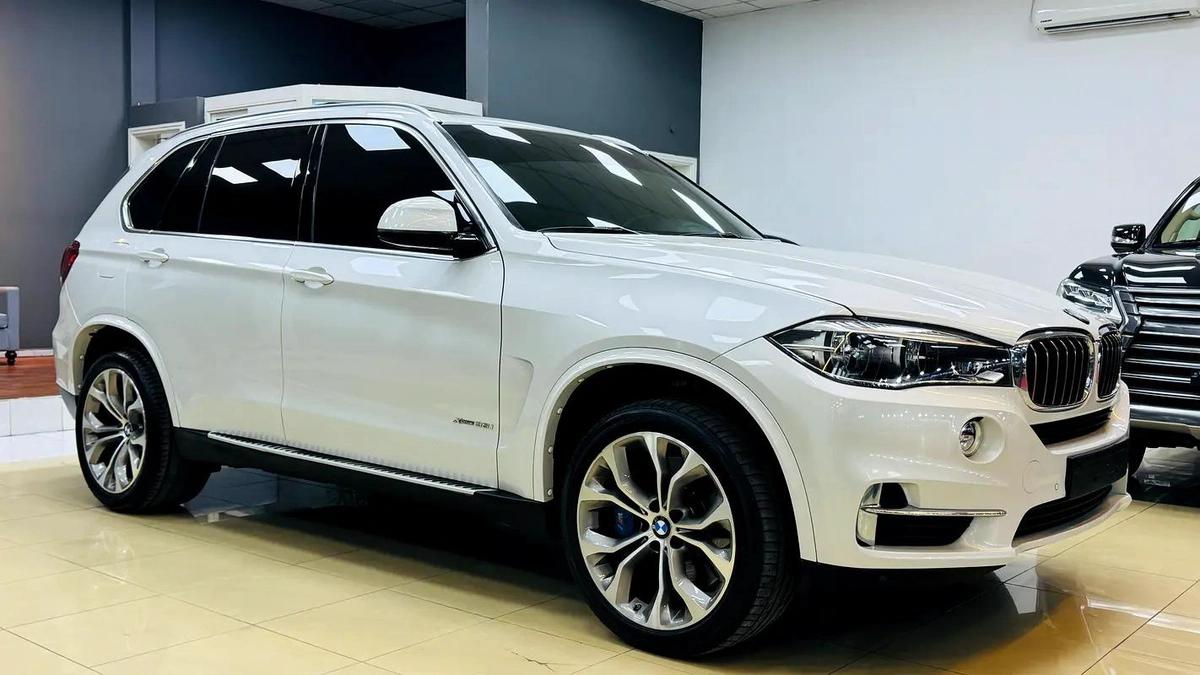 BMW X5 xDrive35i Luxury-Line 2017 GCC Specs - Perfect Condition!-3-3