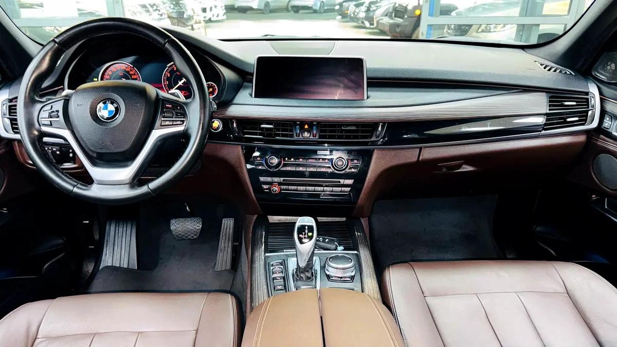 BMW X5 xDrive35i Luxury-Line 2017 GCC Specs - Perfect Condition!-11-11