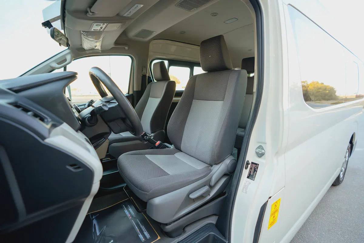 High-Roof 13-Seater Passenger Van | Automatic | GCC Specs | Ref#T07775-8-8