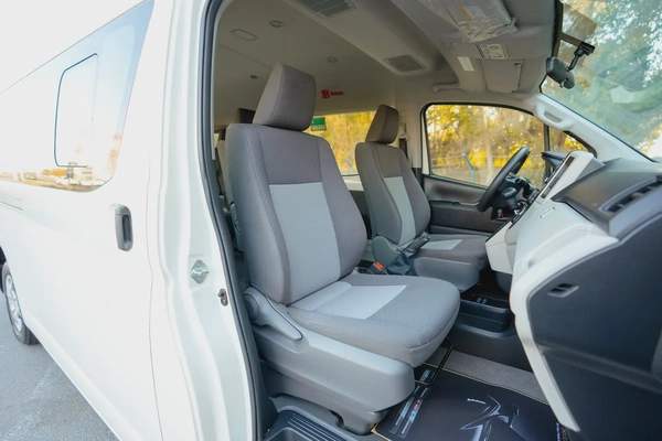 High-Roof 13-Seater Passenger Van | Automatic | GCC Specs | Ref#T07775