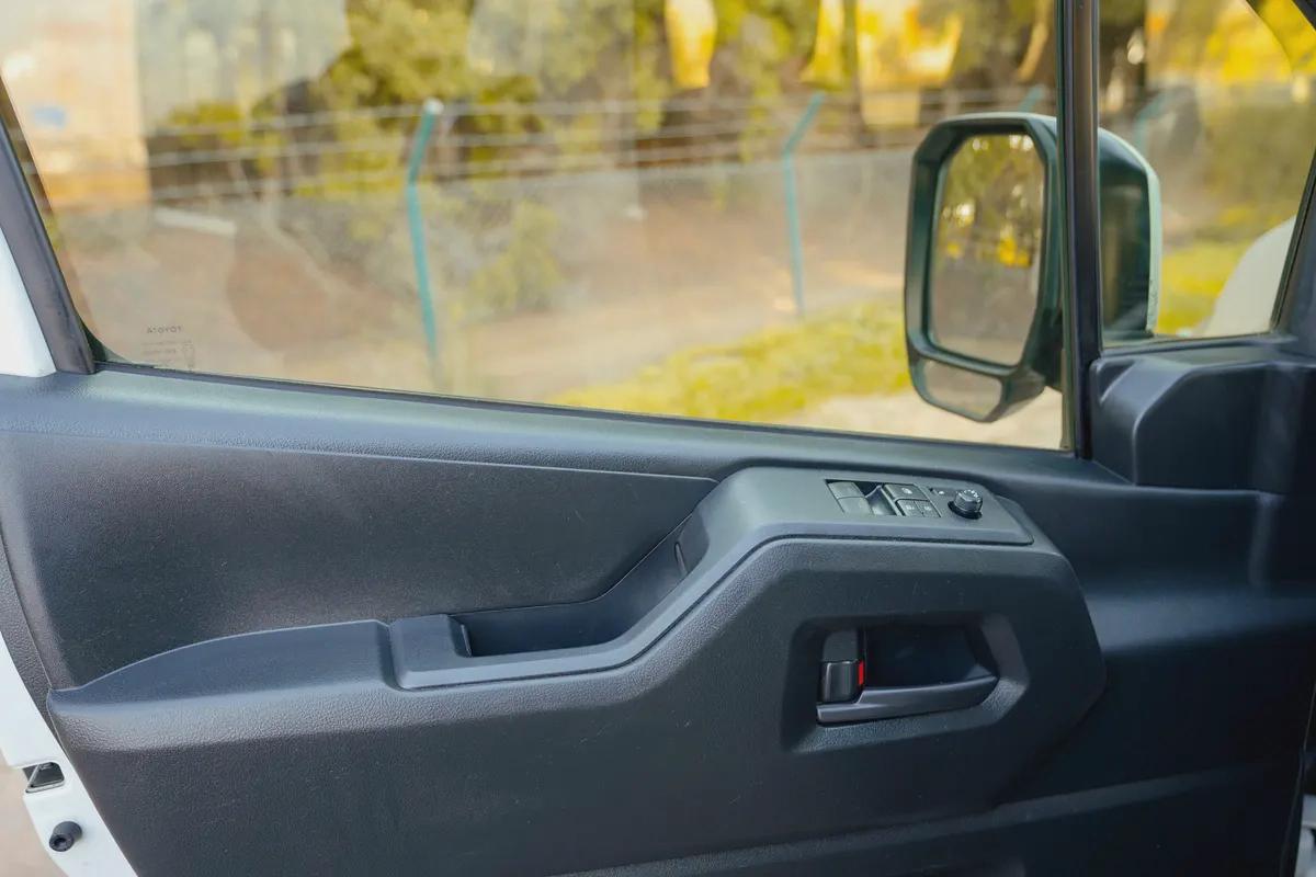 High-Roof 13-Seater Passenger Van | Automatic | GCC Specs | Ref#T07775-16-16