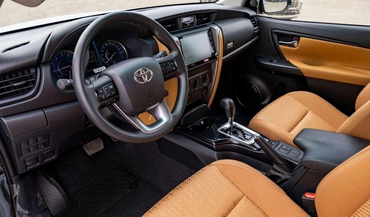 Toyota Fortuner Toyota Fortuner 2.7L Petrol AT MY2025-14-14
