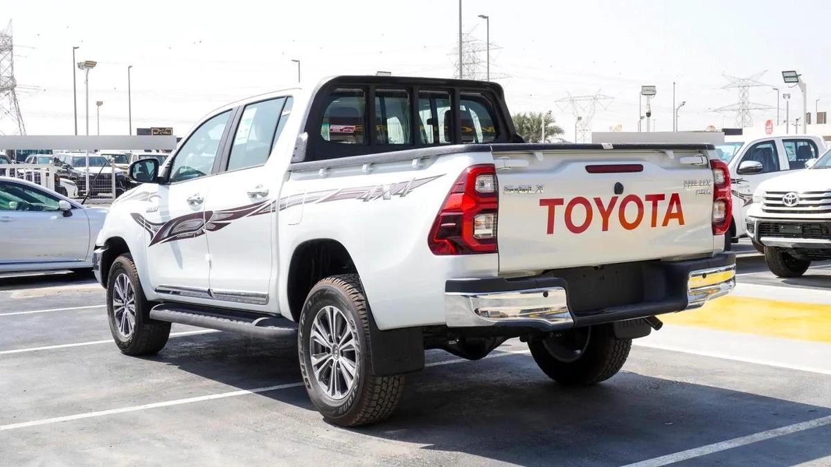 TOYOTA HILUX PETROL 2.7 MODEL 2025 FULL OPTION SAUDI SPECS 4X4-4-4
