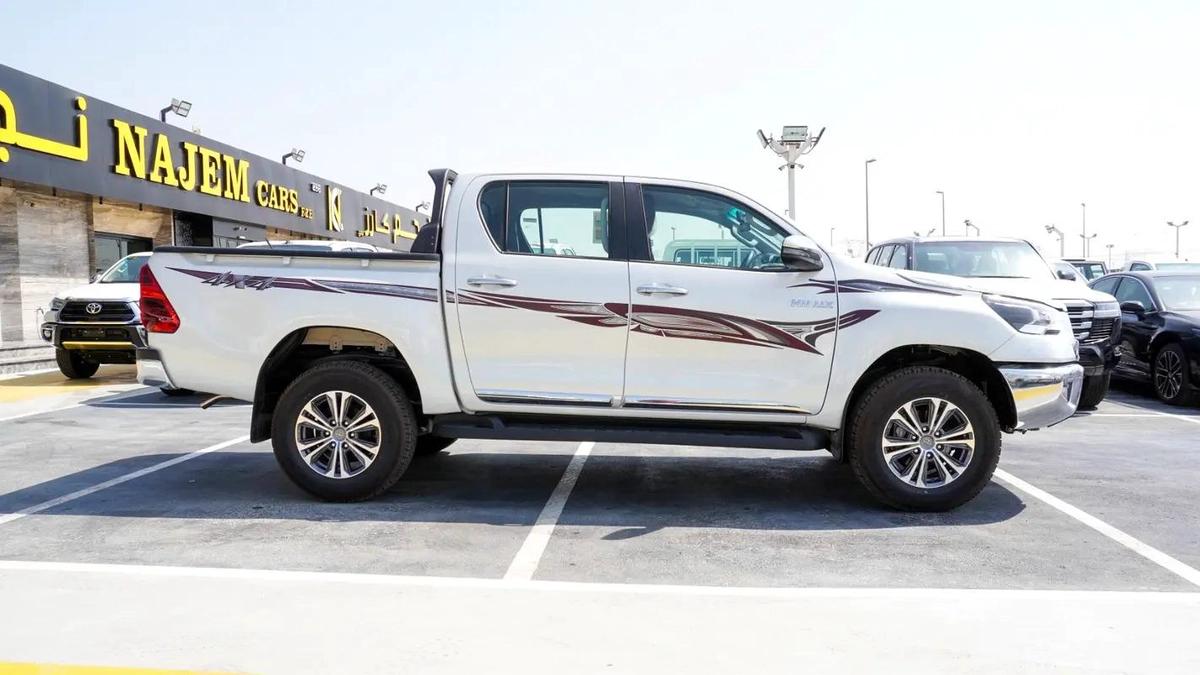 TOYOTA HILUX PETROL 2.7 MODEL 2025 FULL OPTION SAUDI SPECS 4X4-3-3