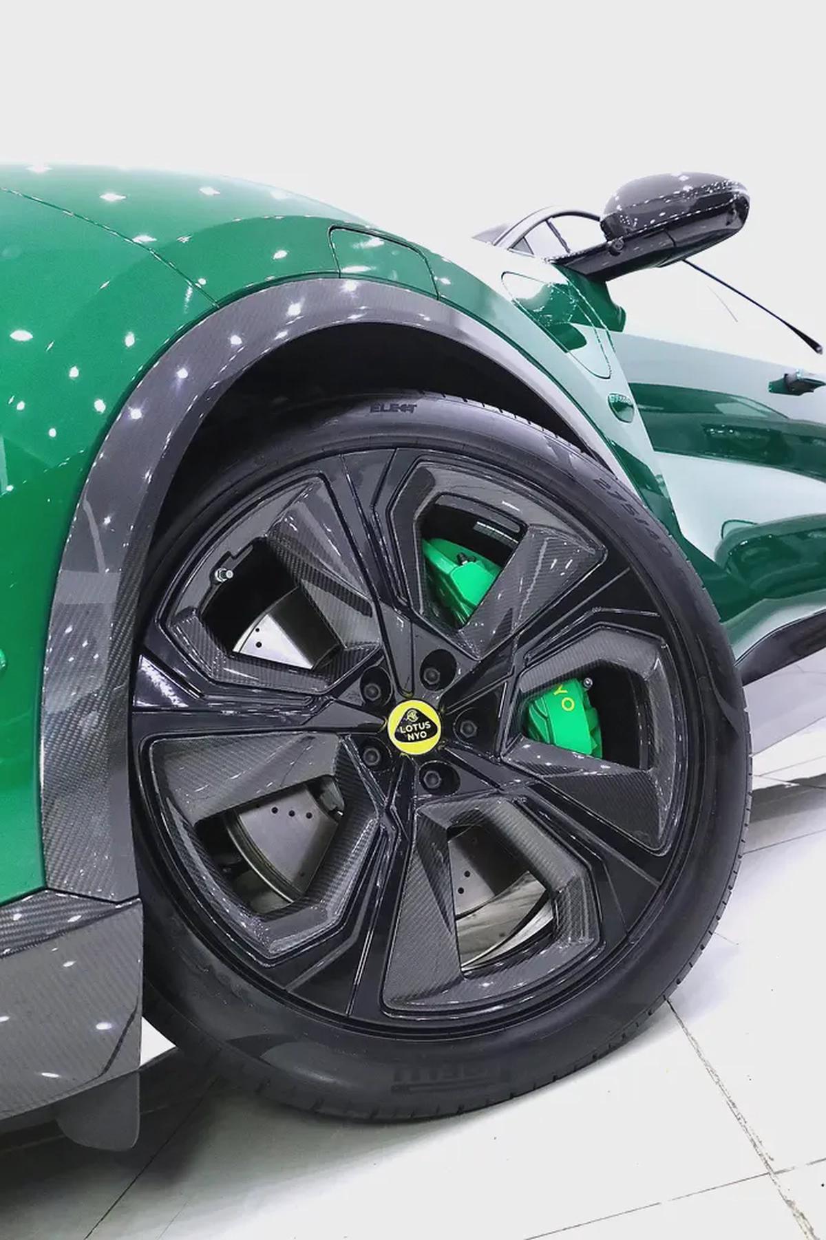 LOTUS ELETRE R+ 900 SPORT GCC IN FULL CARBON-2-2