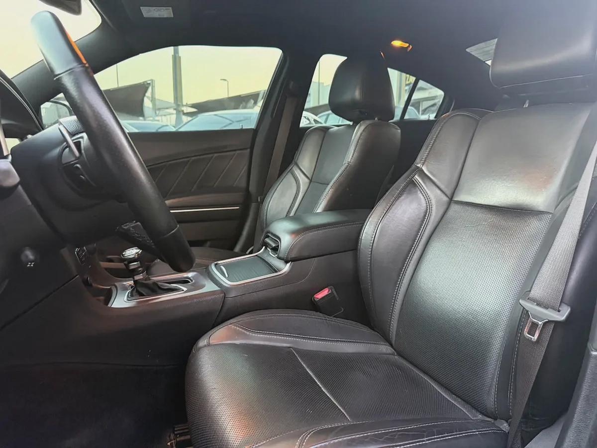 DODGE CHARGER R/T HEMI 5.72018 FULL OPTION GCC-8-8