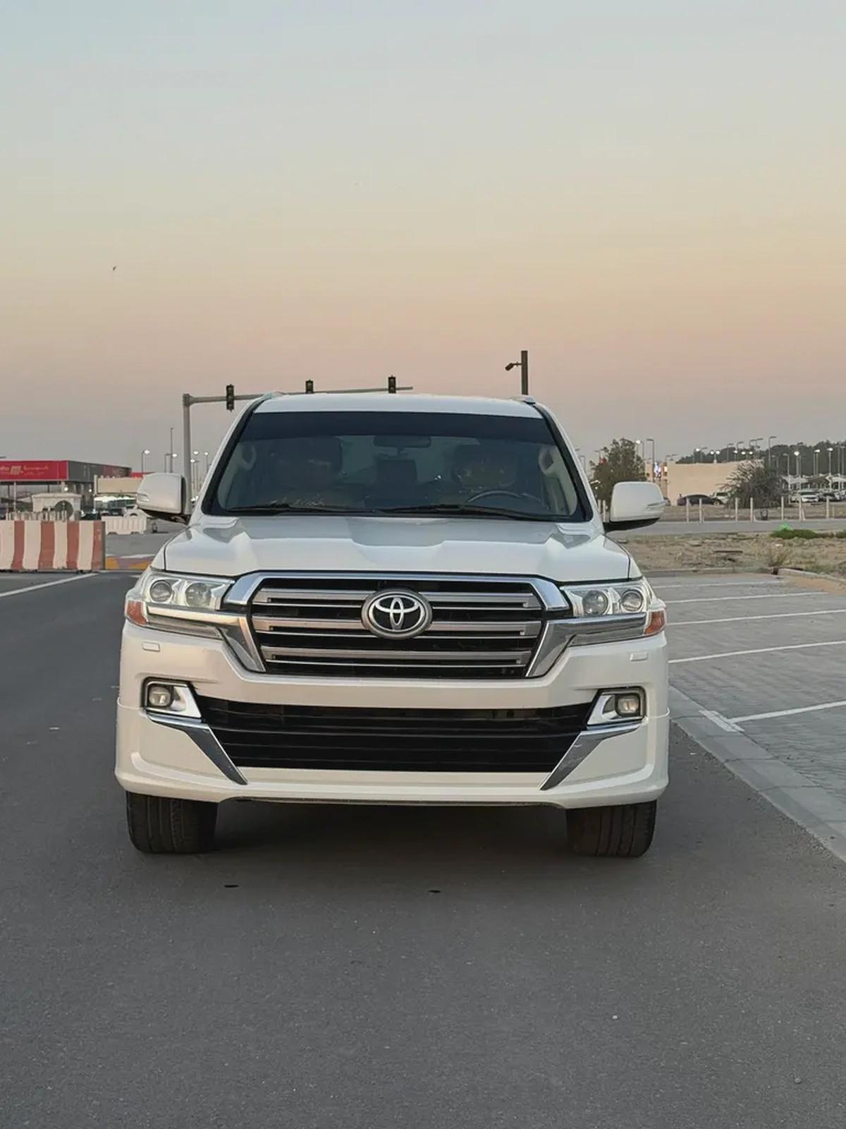 Toyota Land Cruiser DIESEL 2019 GXR V8 touring trop-1-1