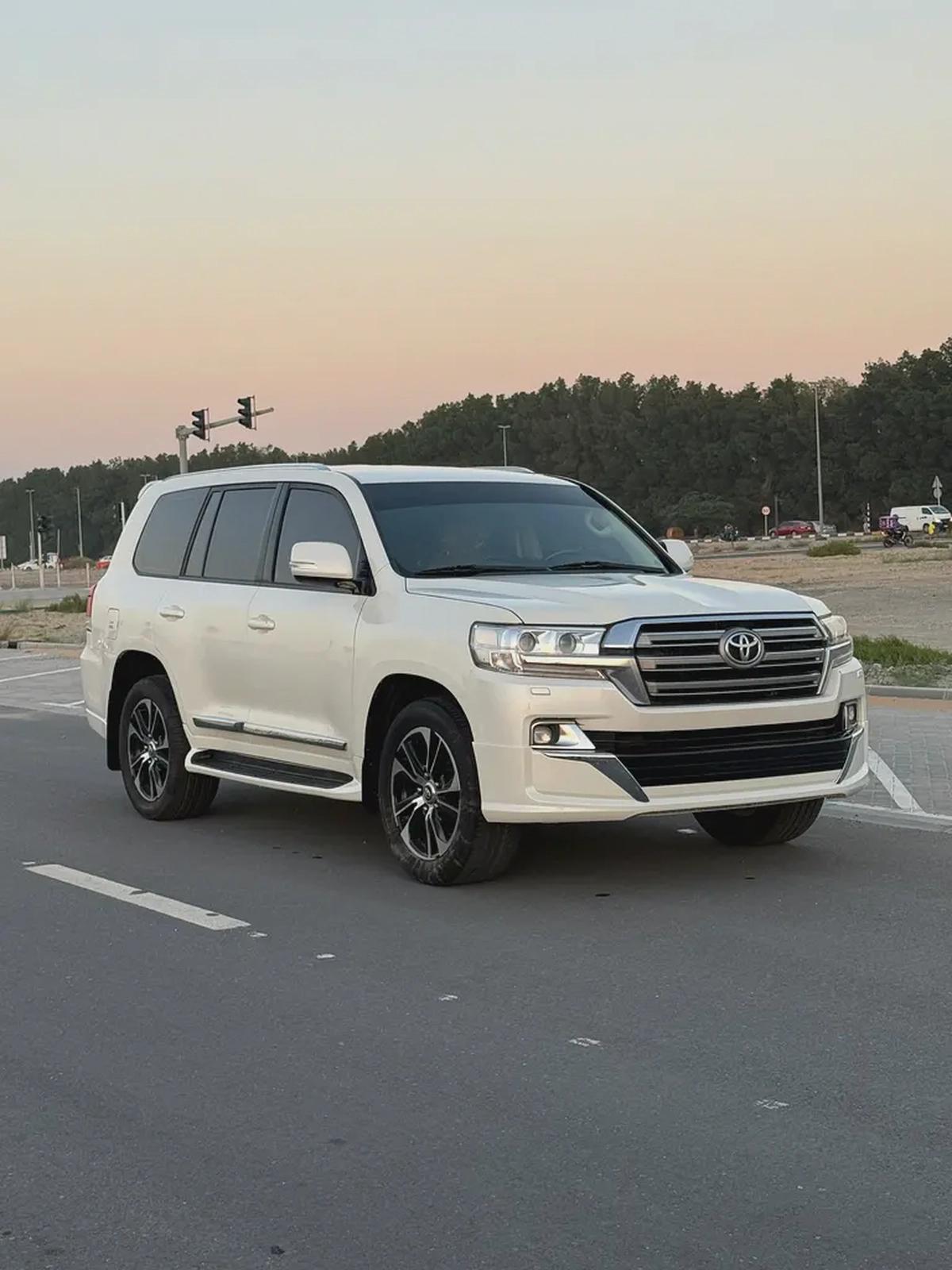 Toyota Land Cruiser DIESEL 2019 GXR V8 touring trop-3-3