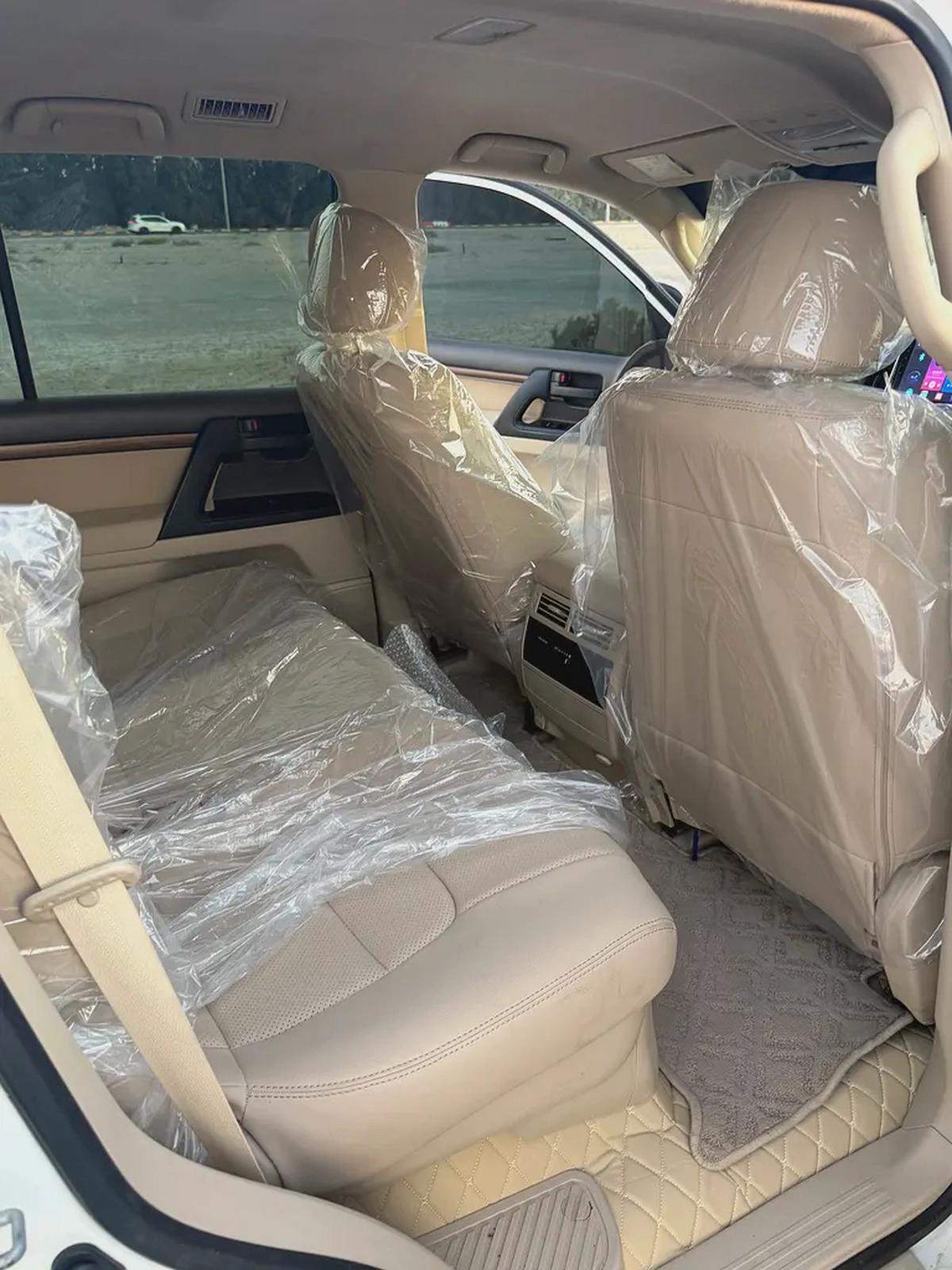 Toyota Land Cruiser DIESEL 2019 GXR V8 touring trop-10-10