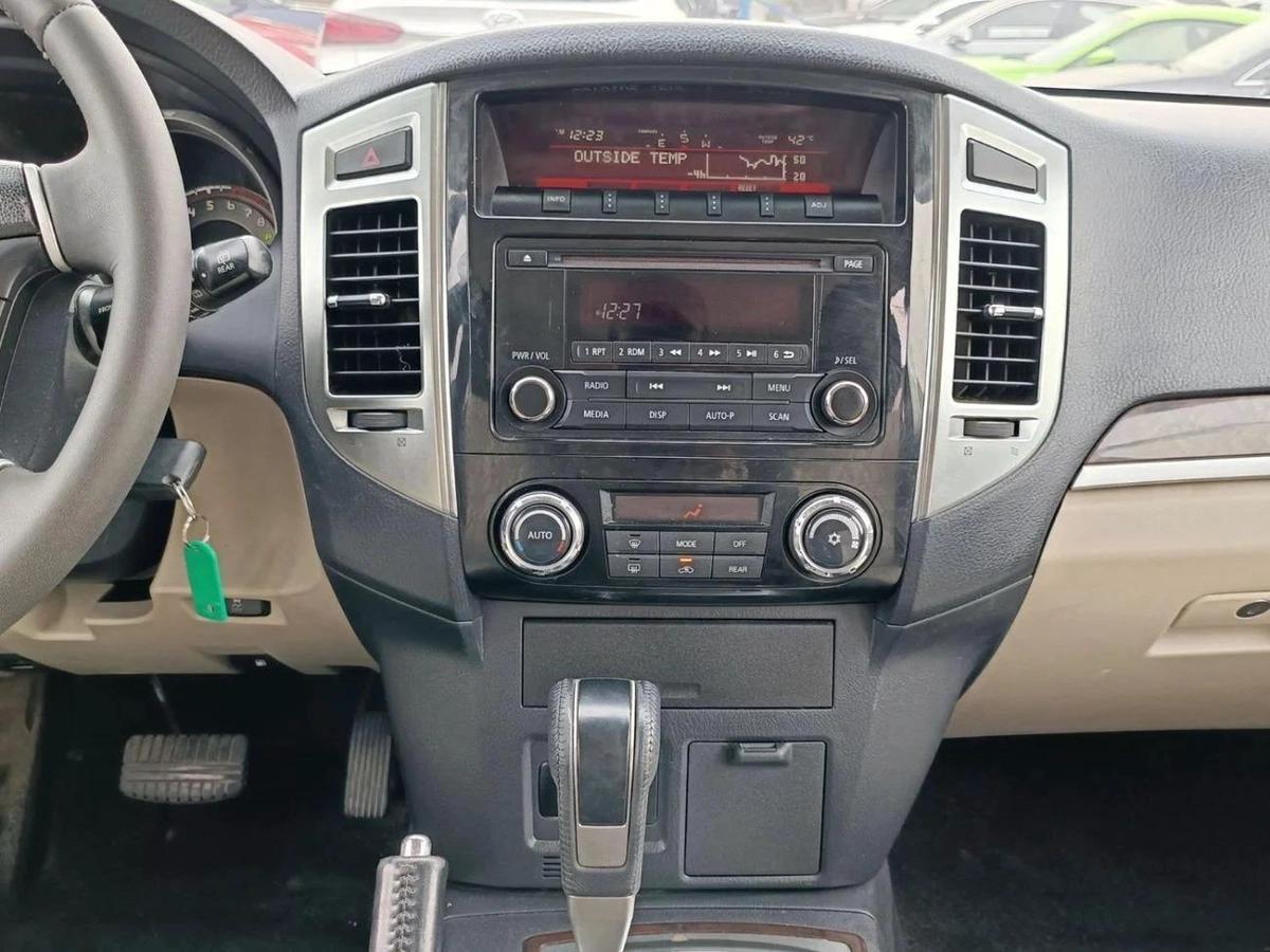 Mitsubishi Pajero GLS / 3.5 4WD V6 / LEATHER /LOT# 16714-9-9
