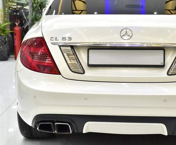 Mercedes Benz CL63 AMG ( 2011 Model ) in White Color GCC Specs