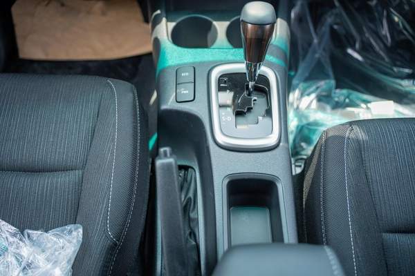 TOYOTA HILUX SR5 2.7 MODEL 2025 GCC AUTOMATIC FULL OPTION