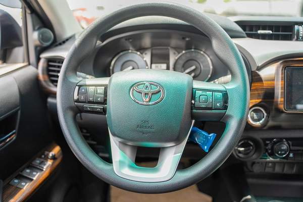 TOYOTA HILUX SR5 2.7 MODEL 2025 GCC AUTOMATIC FULL OPTION