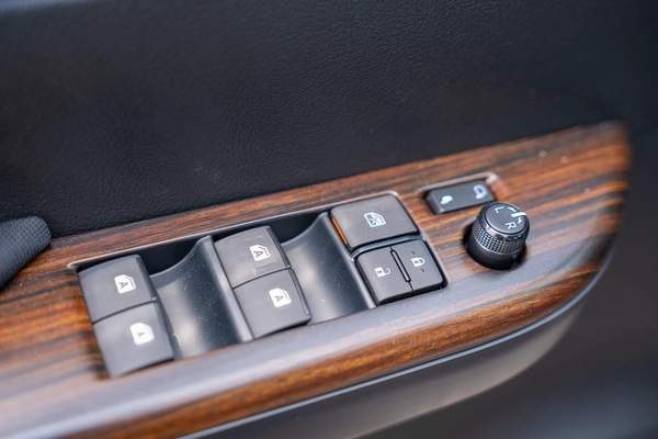 TOYOTA HILUX SR5 2.7 MODEL 2025 GCC AUTOMATIC FULL OPTION