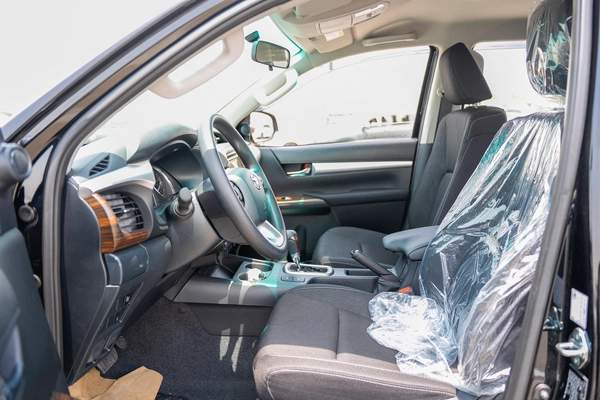 TOYOTA HILUX SR5 2.7 MODEL 2025 GCC AUTOMATIC FULL OPTION