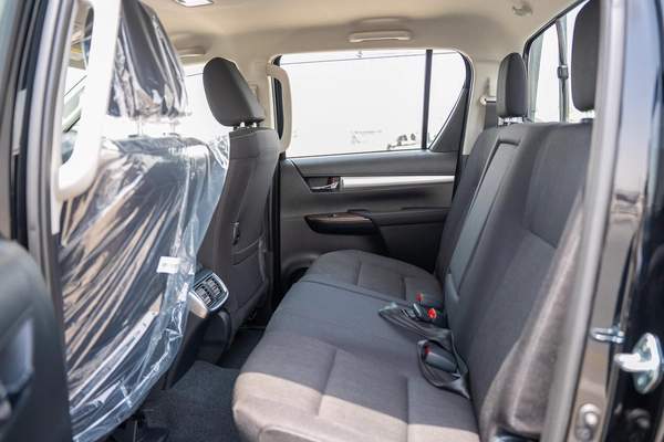 TOYOTA HILUX SR5 2.7 MODEL 2025 GCC AUTOMATIC FULL OPTION