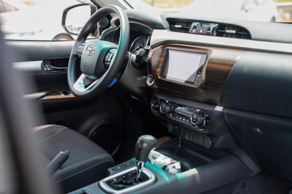 TOYOTA HILUX SR5 2.7 MODEL 2025 GCC AUTOMATIC FULL OPTION