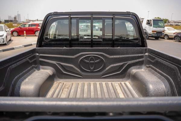 TOYOTA HILUX SR5 2.7 MODEL 2025 GCC AUTOMATIC FULL OPTION