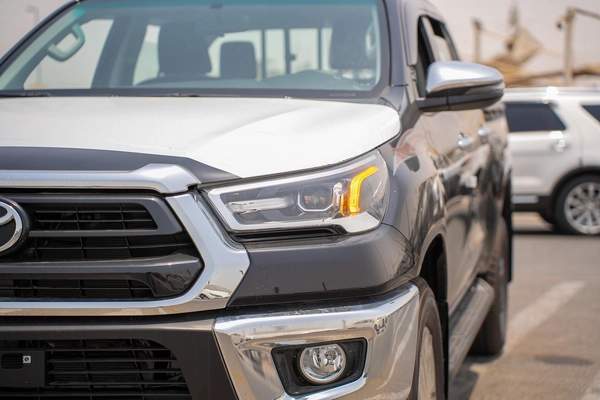 TOYOTA HILUX SR5 2.7 MODEL 2025 GCC AUTOMATIC FULL OPTION
