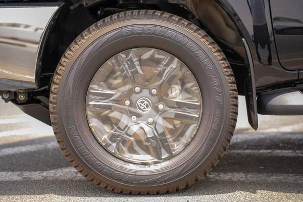 TOYOTA HILUX SR5 2.7 MODEL 2025 GCC AUTOMATIC FULL OPTION