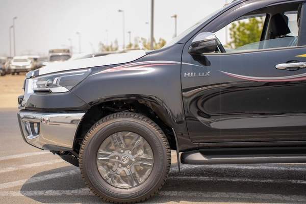 TOYOTA HILUX SR5 2.7 MODEL 2025 GCC AUTOMATIC FULL OPTION