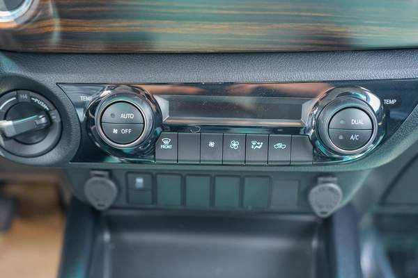 TOYOTA HILUX SR5 2.7 MODEL 2025 GCC AUTOMATIC FULL OPTION