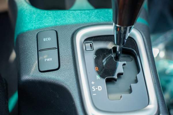 TOYOTA HILUX SR5 2.7 MODEL 2025 GCC AUTOMATIC FULL OPTION