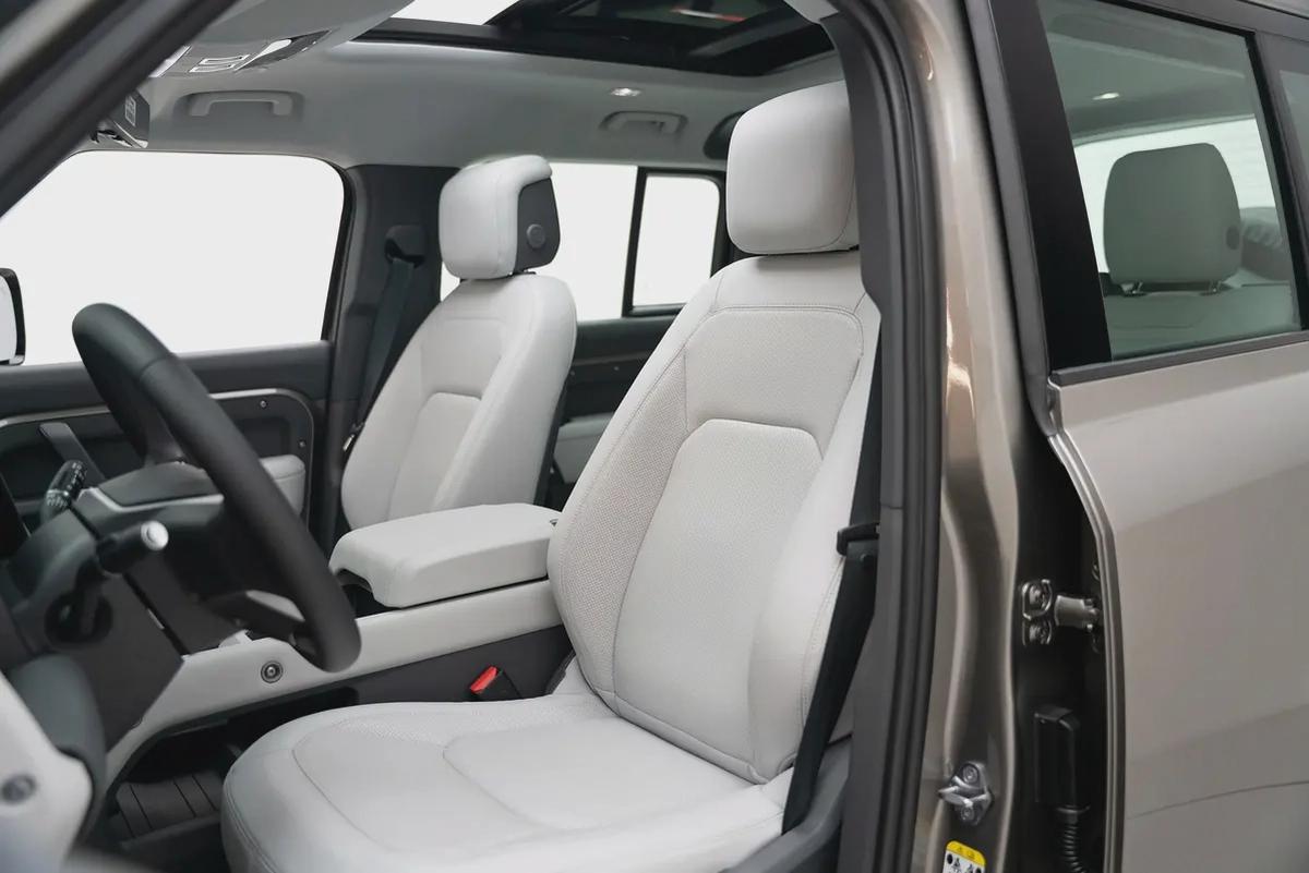 2025 LAND ROVER DEFENDER X-DYNAMIC HSE P400 WITH WARRANTY-7-7