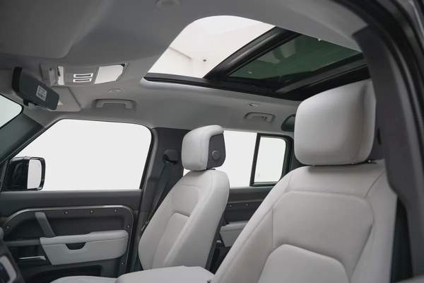 2025 LAND ROVER DEFENDER X-DYNAMIC HSE P400 WITH WARRANTY