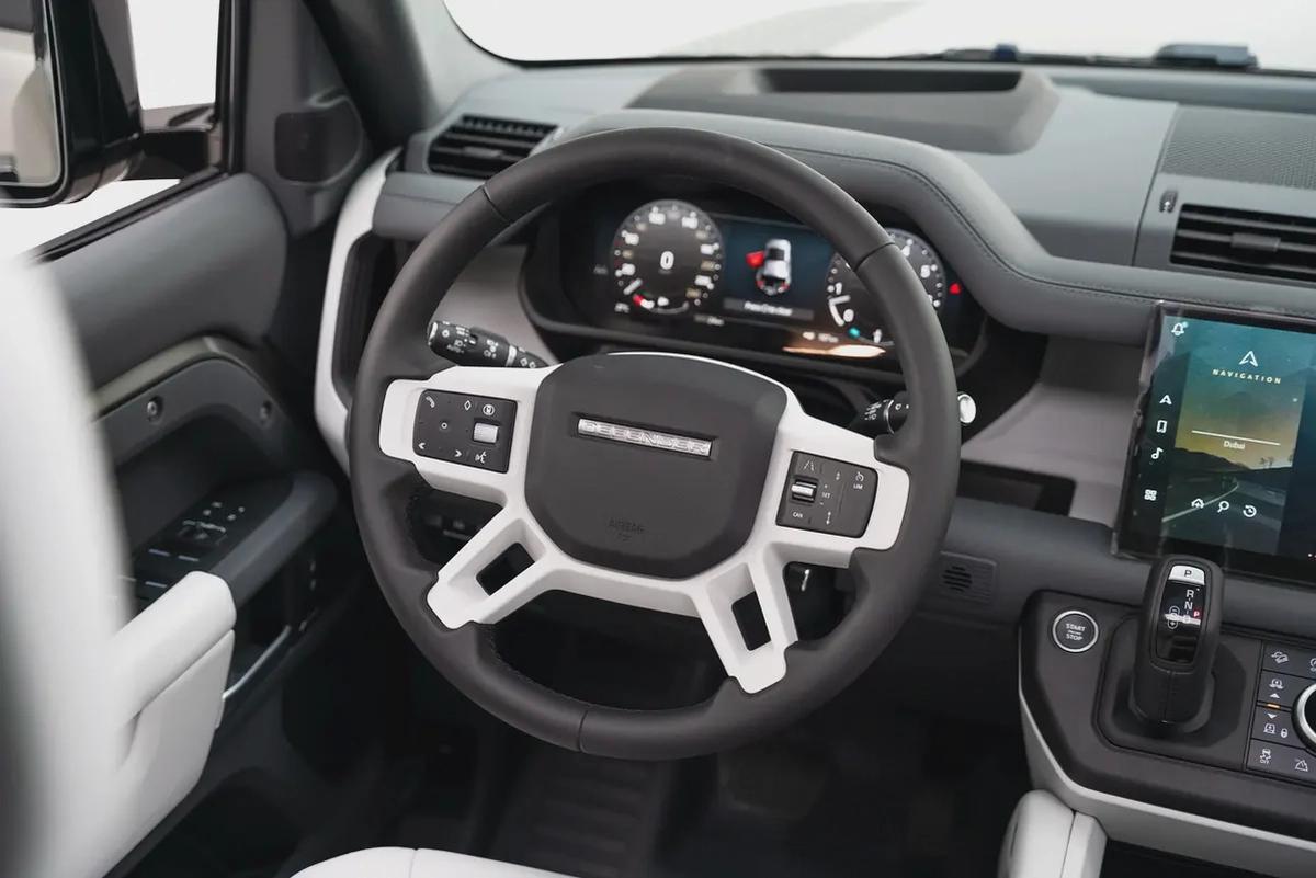 2025 LAND ROVER DEFENDER X-DYNAMIC HSE P400 WITH WARRANTY-11-11