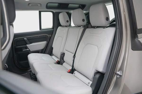 2025 LAND ROVER DEFENDER X-DYNAMIC HSE P400 WITH WARRANTY