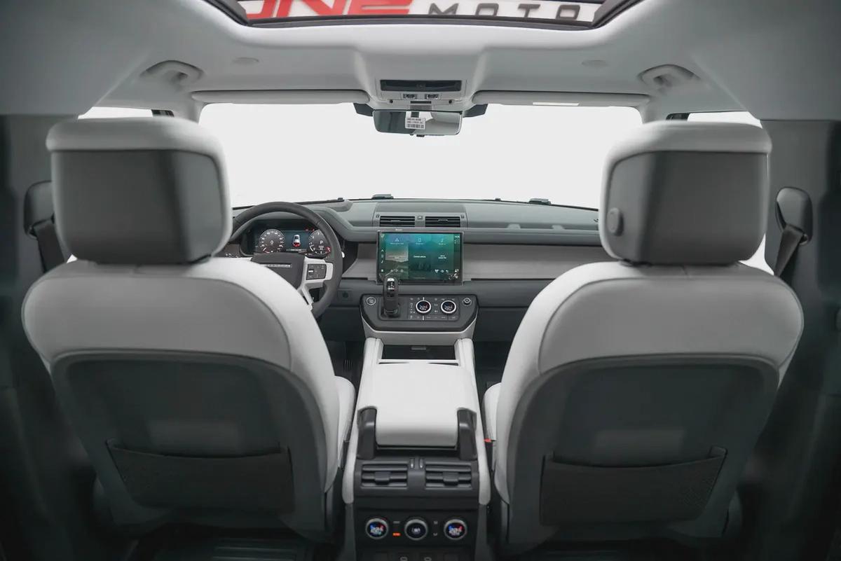 2025 LAND ROVER DEFENDER X-DYNAMIC HSE P400 WITH WARRANTY-16-16