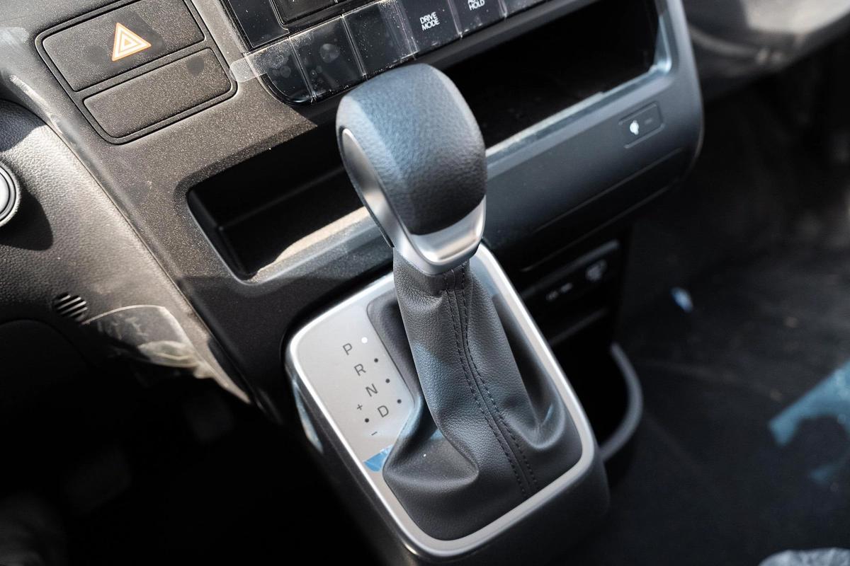 Hyundai Staria Prestige 2.2 Diesel | 11 Seater | 8AT | GCC Specifications | Full Options-12-12